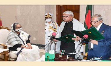 শপথ নিলেন নবনির্বাচিত ডেপুটি স্পিকার শামসুল হক টুকু