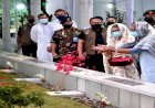 বনানী কবরস্থানে শহীদদের প্রতি প্রধানমন্ত্রীর শ্রদ্ধা