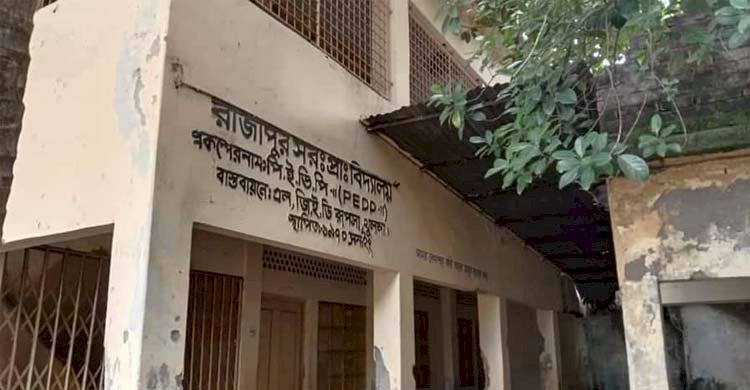 রূপসায় সিন্ডিকেটের মাধ্যমে নাম মাত্র দামে ১০টি স্কুলের পুরাতন ভবন নিলামে