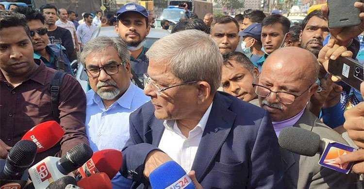 পুলিশি বাধায় নয়াপল্টন কার্যালয়ে যেতে পারলেন না মির্জা ফখরুল