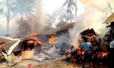 রোহিঙ্গা ক্যাম্পে ভয়াবহ আগুনে পুড়লো ২ হাজার ঘর