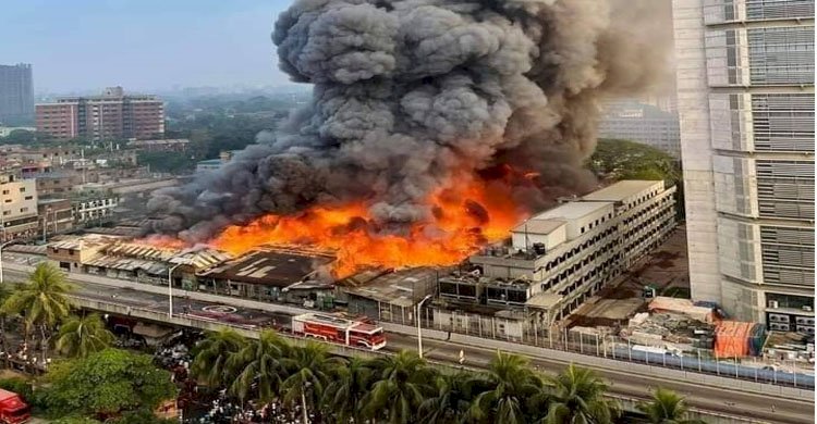 পুড়ে ছাই সব দোকান, ধ্বংসস্তূপে পরিণত বঙ্গবাজার