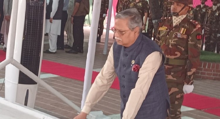 টুঙ্গিপাড়ায় বঙ্গবন্ধুর সমাধিতে রাষ্ট্রপতির শ্রদ্ধা