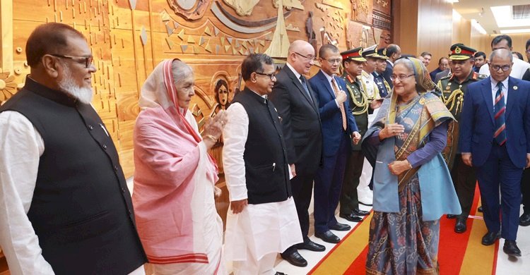 তিন দিনের সফরে ইতালির পথে প্রধানমন্ত্রী