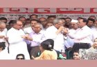 জুস পান করিয়ে মির্জা ফখরুলের অনশন ভাঙালেন অলি আহমদ