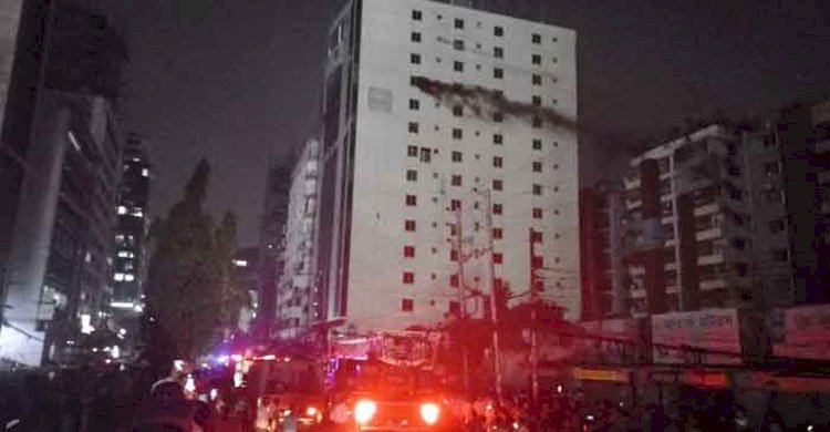 মহাখালীর খাজা টাওয়ারে আগুন, নিয়ন্ত্রণে ১২ ইউনিট ॥ মৃত ১, জীবিত উদ্ধার ১১