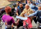 ‘ডামি নির্বাচন’ বর্জনের আহ্বান জানাতে লিফলেট হাতে রাজপথে রিজভী