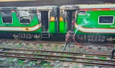 তেজগাঁওয়ে ট্রেনে আগুন, নিহত ৪