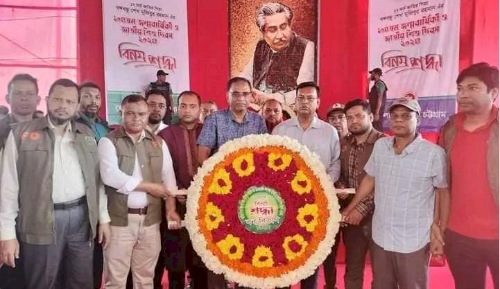 চট্টগ্রাম "বন অঞ্চল" এর পক্ষে বঙ্গবন্ধুর প্রতিকৃতিতে পুষ্পস্তবক অর্পন