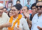 পরাজিত হয়েও ফুলের মালা নিপুণের গলায়