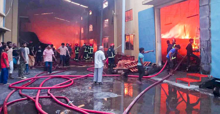 রূপসায় সালাম জুট মিলসে ভয়াবহ অগ্নিকাণ্ড