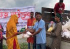 পাইকগাছা উপজেলার বানভাসি মানুষের পাশে দাঁড়াল মুস্তাফিজ ফাউন্ডেশন