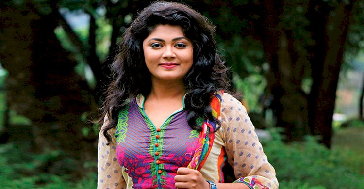 হঠাৎ ডিভোর্স প্রসঙ্গে অভিনেত্রী মৌসুমি হামিদ