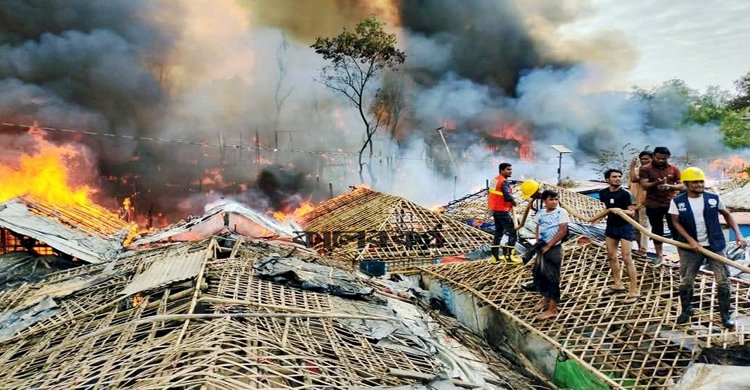 রোহিঙ্গা ক্যাম্পে আগুন