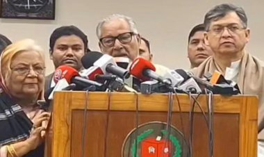 নির্বাচন কমিশনারদের সাথে বিএনপি প্রতিনিধি দলের বৈঠক 