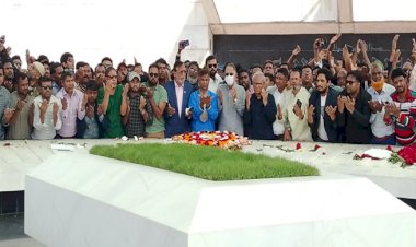 জিয়াউর রহমানের মাজারে নব গঠিত সিরাজগঞ্জ জেলা বিএনপি'র আহ্বায়ক কমিটির শ্রদ্ধা