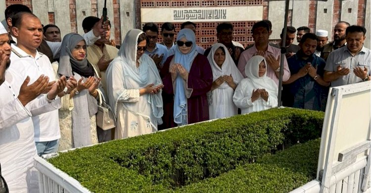 আরাফাত রহমান কোকো’র কবর জিয়ারত করলেন ডাঃ জুবাইদা রহমান