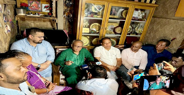 ফুটবলার ঋতুপর্ণা চাকমার ক্যান্সার আক্রান্ত মায়ের পাশে তারেক রহমান