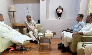 অসুস্থ  বকুলকে দেখতে হাসপাতালে মির্জা ফখরুল