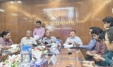 নির্বাচনের আগে এসপি-ওসিদের বদলি-পদায়ন হবে প্রকাশ্য লটারিতে: স্বরাষ্ট্র উপদেষ্টা