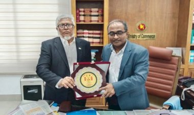 মানবসেবায় বিশেষ অবদানের স্বীকৃতিতে বাণিজ্য সচিব মাহবুবুর রহমানকে লায়ন্স ক্লাবের সম্মাননা