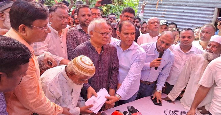 জন্মান্ধ প্রবীণ গফুর মল্লিকের পাশে দাঁড়ালেন তারেক রহমান