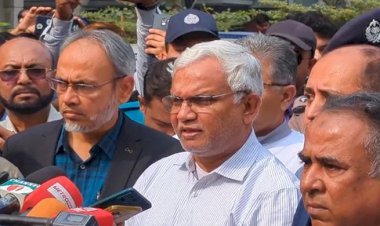 খালেদা জিয়া চিকিৎসা গ্রহণ করতে পারছেন: ব্রিফিংয়ে ডা. জাহিদ