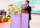গণভোটে আগ্রহ বাড়াতে বাড়ি বাড়ি লিফলেট নিয়ে মাঠে ডিসি জাহিদ