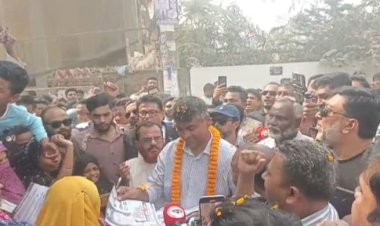 ভোটারদের দ্বারে দ্বারে বিএনপি মনোনীত ঢাকা-১৮ আসনের সংসদ সদস্য পদপ্রার্থী এস এম জাহাঙ্গীর হোসেন