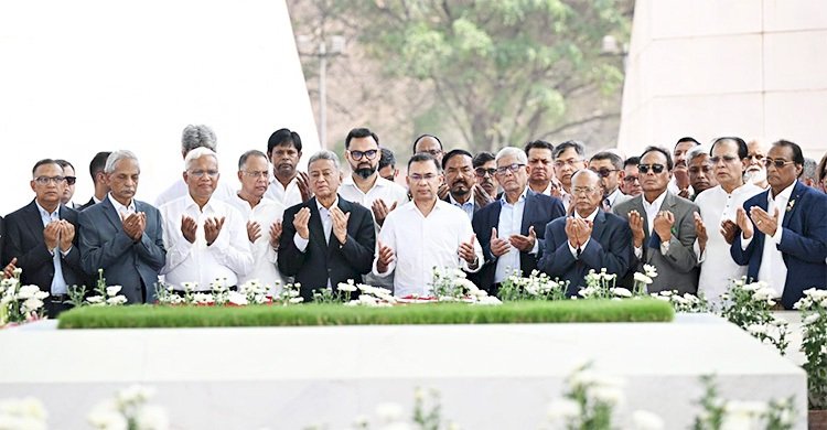 জিয়াউর রহমান ও খালেদা জিয়ার সমাধিতে প্রধানমন্ত্রীর শ্রদ্ধা