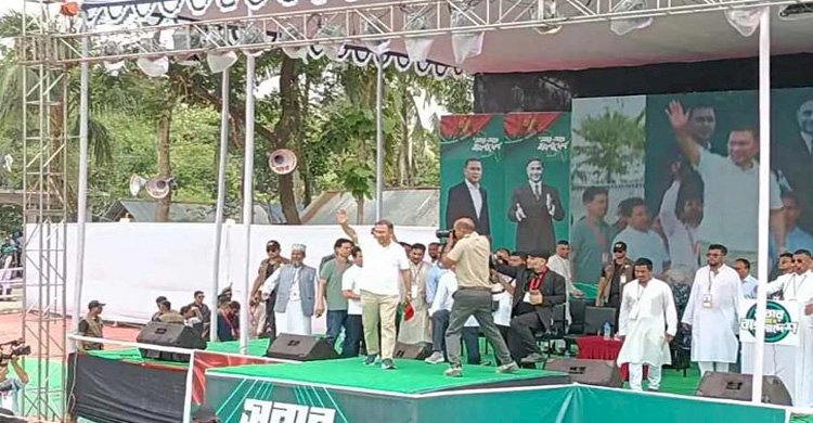 কুমিল্লার পথসভা মঞ্চে তারেক রহমান