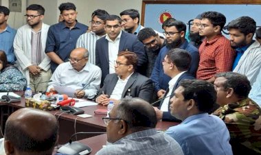 ইন্টার্ন চিকিৎসকদের প্রতিনিধিদলের সঙ্গে  স্বাস্থ্য সচিবের বৈঠক