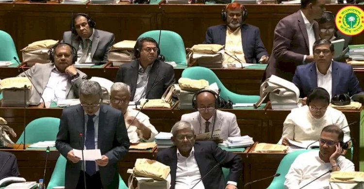 ত্রয়োদশ সংসদের প্রস্তাবিত বাজেট উত্থাপন করছেন অর্থমন্ত্রী