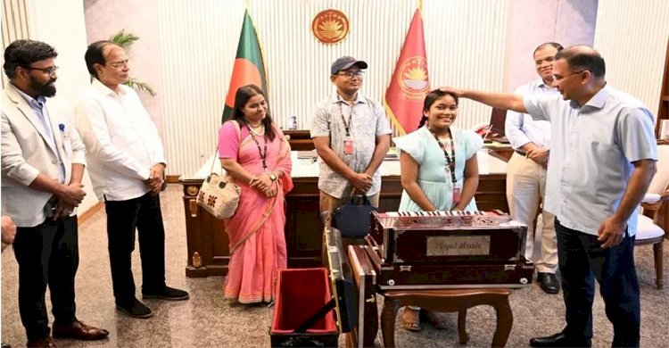 প্রধানমন্ত্রীর সঙ্গে সাক্ষাৎ: অনুশ্রী পেল হারমোনিয়াম, রাকিবের স্বপ্নপূরণ